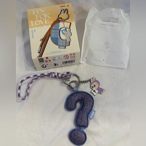 Pop Mart Pin For Love keychain ‘?’